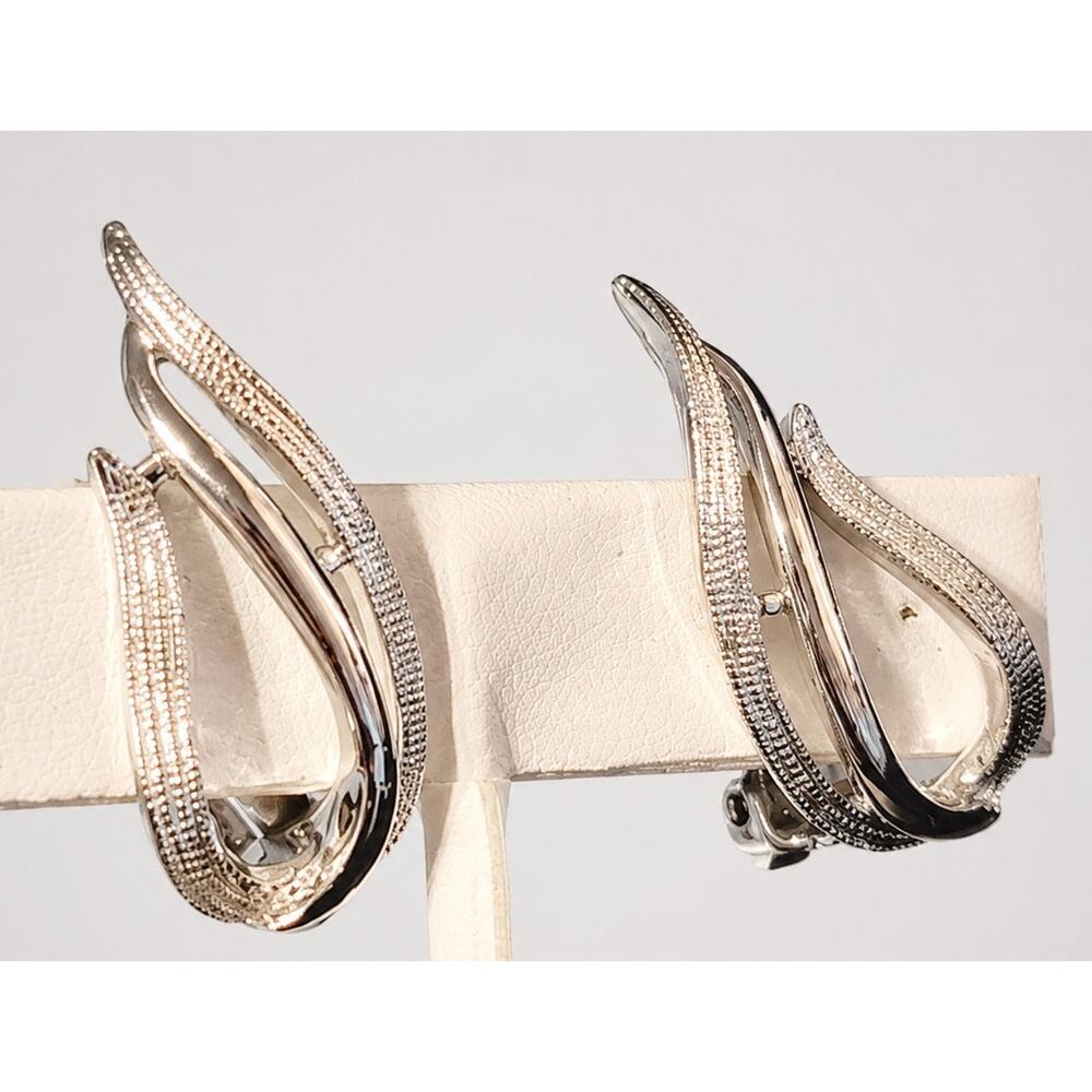 Vintage Sarah Coventry Leaf Clip On Earrings Silver Tone Mid Century 1.25" sc-24